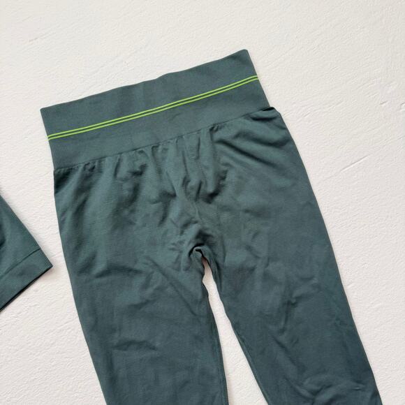 LiCi Green Seamless Activewear Set Sports Bra Leggings, Size Medium - Picture 2 of 6